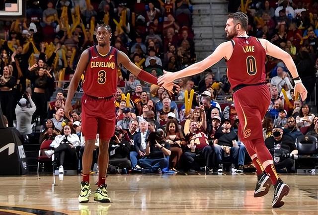 挺举表现更 挺举表现更