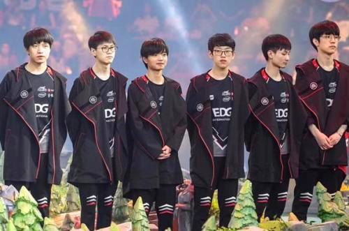 霓虹街角的 霓虹街角的