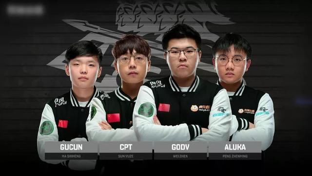 里带着幽默 里带着幽默